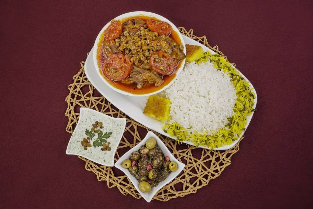 خورشت غوره بادمجان مسلم